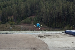 Skoczkini na skoczni w Czajkowskim (fot. Alexey Kabelitskiy)