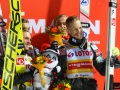 Norwescy skoczkowie na najwyższym stopniu podium (fot. Julia Piątkowska)