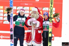 Zwycięzcy konkursu, Halvor Egner Granerud i Stefan Kraft, ze Świętym Mikołajem (fot. Julia Piątkowska)