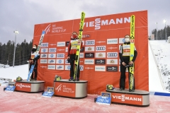 Czołowa trójka konkursu, od lewej: Takanashi, Kramer, Kriznar (fot. Pavel Semyannikov / LOC Nizhny Tagil)