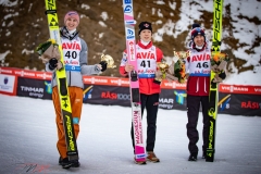 Podium konkursu, od lewej: Geiger, Kobayashi, Stoch (fot. Daniel Maximilian Milata / Maxim's Sports)