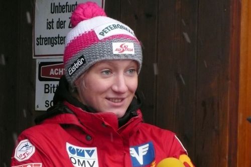 Read more about the article PŚ Pań Lillehammer: Iraschko-Stolz przed Takanashi na półmetku zmagań