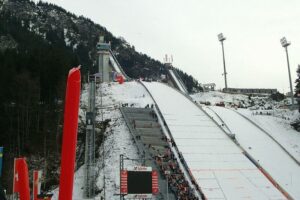 Read more about the article Drużyny trenują na lodowych torach najazdowych w Oberstdorfie