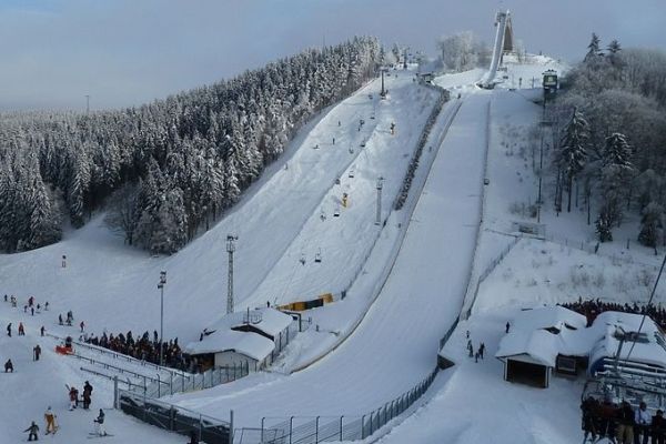 You are currently viewing FIS Cup WINTERBERG: DAVID UNTERBERGER ZWYCIĘŻA w PIERWSZYM KONKURSIE