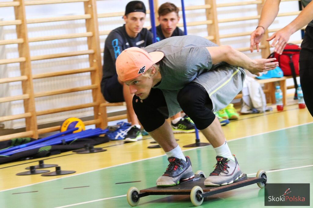 Read more about the article Skoczkowie spotkali się z kibicami podczas treningu otwartego (FOTO)