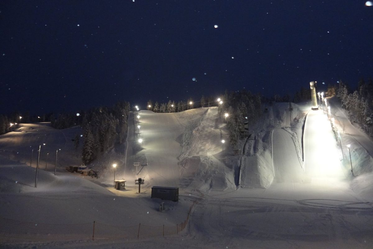 You are currently viewing Kolejne zawody skoków odwołane. Na mistrzostwach Finlandii zabraknie… śniegu!