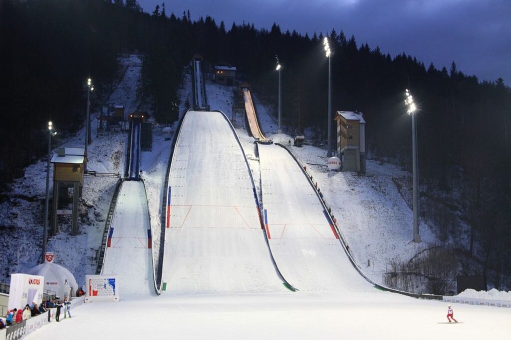 Read more about the article FIS Cup Szczyrk: 69 skoczków na starcie sobotniego konkursu. Czy będzie polskie podium? [LIVE]