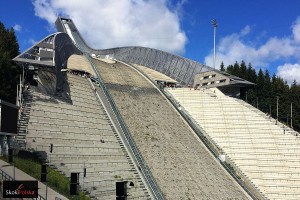 Read more about the article Norwegowie domagają się igelitu na dużej skoczni w Oslo. „Gmina nie wyda ani grosza”