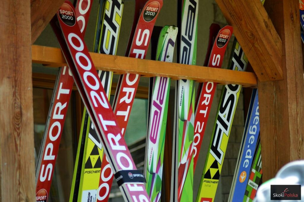 Read more about the article Ile kosztuje sprzęt skoczka narciarskiego? (WIDEO)