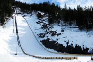 Read more about the article Młodzież wybuduje nową skocznię narciarską w Vikersund