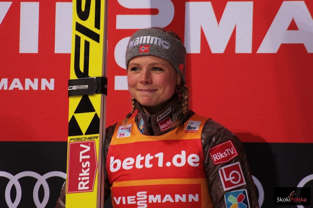 Read more about the article PŚ Pań Lillehammer: Maren Lundby odlatuje i wygrywa kwalifikacje [WYNIKI]