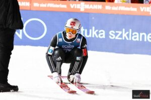 Read more about the article PK Klingenthal: Lindvik wygrał trening po dalekim locie, zmienne warunki