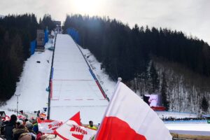 Read more about the article PŚ Bad Mitterndorf: Czas na pierwszy konkurs lotów tej zimy. Czy Polacy dolecą do podium? [LIVE]