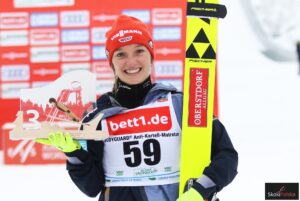Read more about the article PŚ Pań Rasnov: Katharina Althaus wygrywa po finałowym ataku, Eva Pinkelnig druga