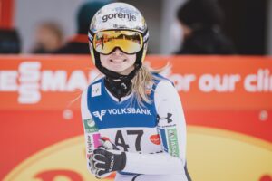 Read more about the article Raw Air Lillehammer: Nika Križnar wygrywa prolog, Kinga Rajda dziewiętnasta