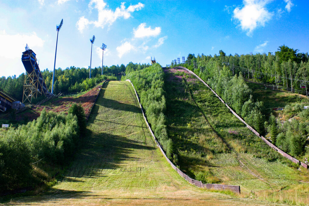Read more about the article Skoki narciarskie jednak wrócą do Harrachova? Prace mają rozpocząć się wiosną 2024 roku