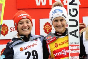 KatharinaAlthaus EvaPinkelnig fotJuliaPiatkowska 300x201 - RAW AIR (PŚ) Lillehammer: Wiatr opóźnia rozpoczęcie żeńskich zmagań. Konkurs od 18:00 [LIVE]