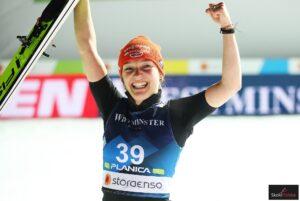 Read more about the article Katharina Schmid wyróżniona w Niemczech! Mistrzyni świata w najlepszej trójce sportsmenek