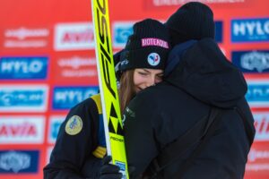 Josephine Pagnier afterwin fotJuliaPiatkowska 300x200 - Francuzka Joséphine Pagnier triumfuje w Lillehammer. „Gdyby ktoś mi powiedział tydzień temu, że będę liderką Pucharu Świata, nie uwierzyłabym”