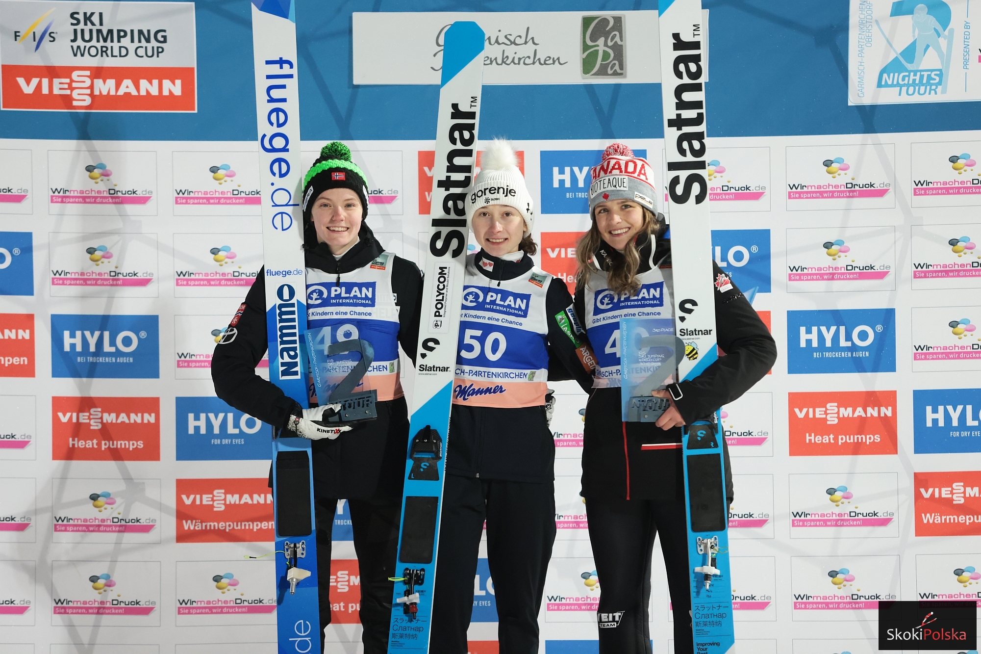 Podium konkursu, od lewej: Kvandal, Prevc, Strate (fot. Julia Piątkowska)