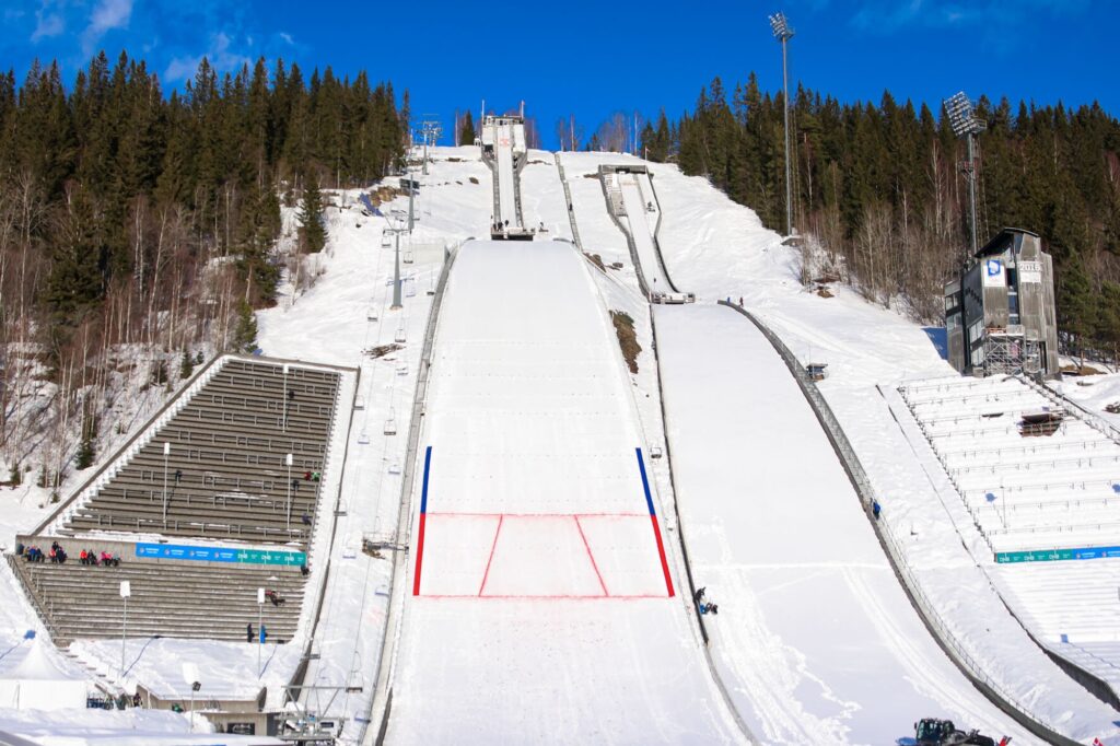Read more about the article PŚ Pań Lillehammer: Dziś pierwszy konkurs skoczkiń tej zimy. Czy Polka wywalczy punkty? [LIVE]
