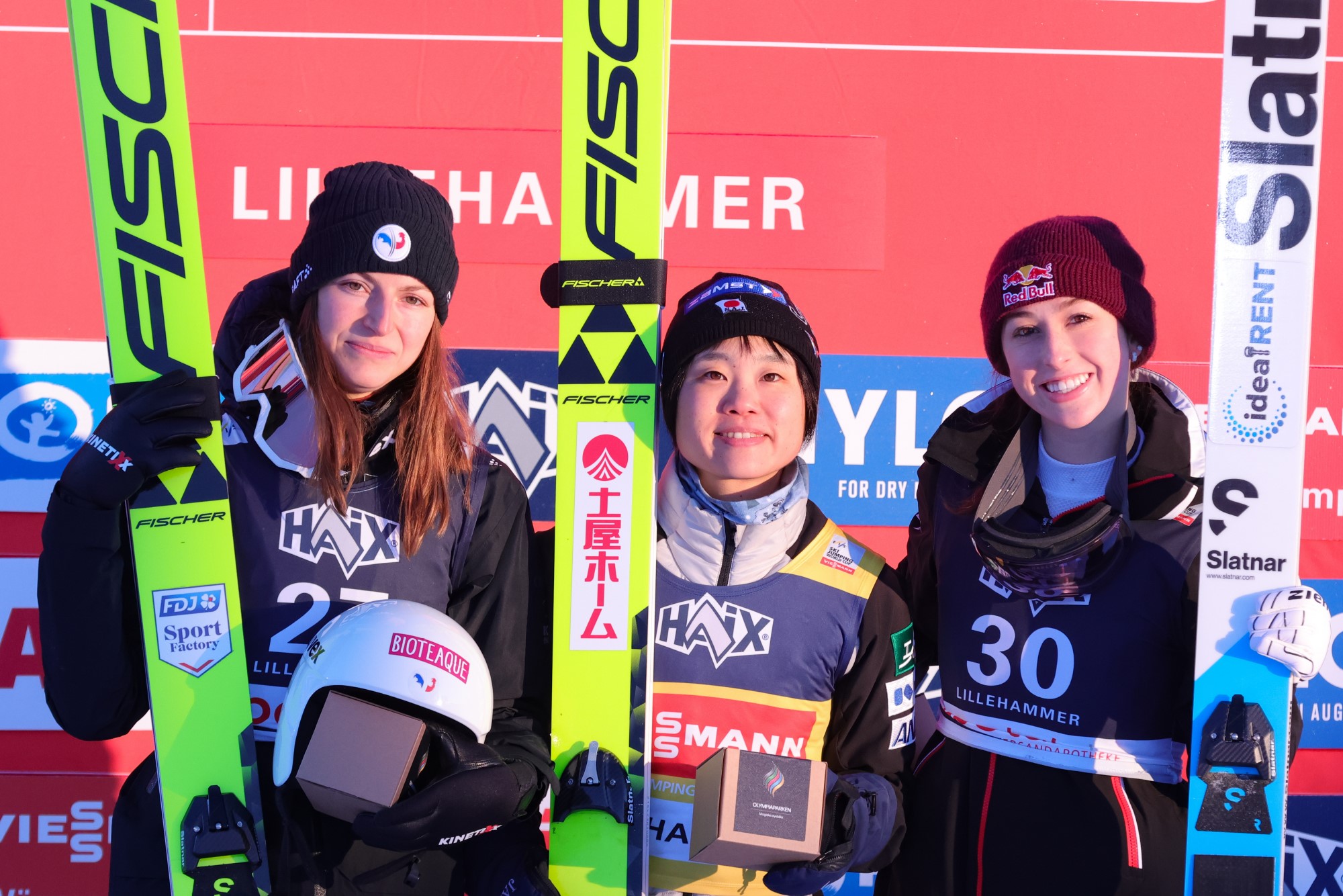 Podium konkursu, od lewej: Joséphine Pagnier, Yuki Ito, Alexandria Loutitt (fot. Joanna Malinowska / Sport w Obiektywie)