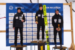 podium juniorow 300x200 - Benedikt Holub najlepszy w krajowych zawodach na normalnej skoczni w Harrachovie