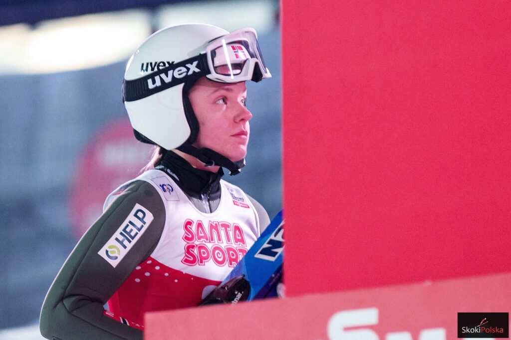 Read more about the article PŚ kobiet w Lahti: Kvandal wygrywa kwalifikacje z rekordem skoczni, o krok od wpadki liderki cyklu