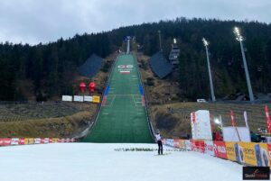Read more about the article FIS Cup Zakopane: 78 skoczków z 13 krajów na starcie. Czy Polacy wskoczą na podium? [LIVE]